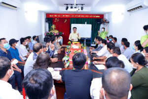 Người nuôi chim Yến của Công ty Yến Sào Cần Giờ