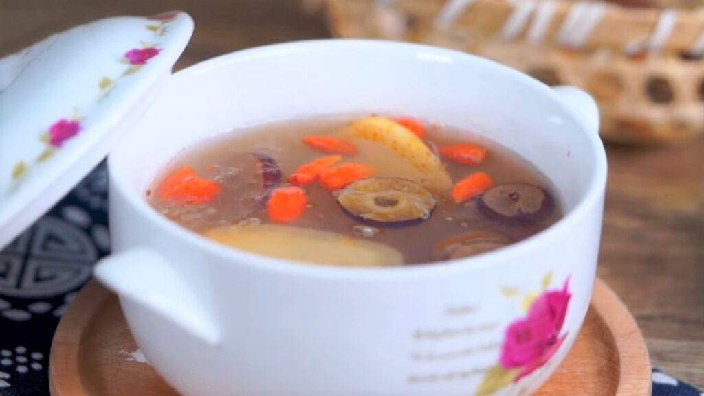 Cách làm tổ yến chưng nhân sâm thượng hạng bồi bổ cho cả gia đình